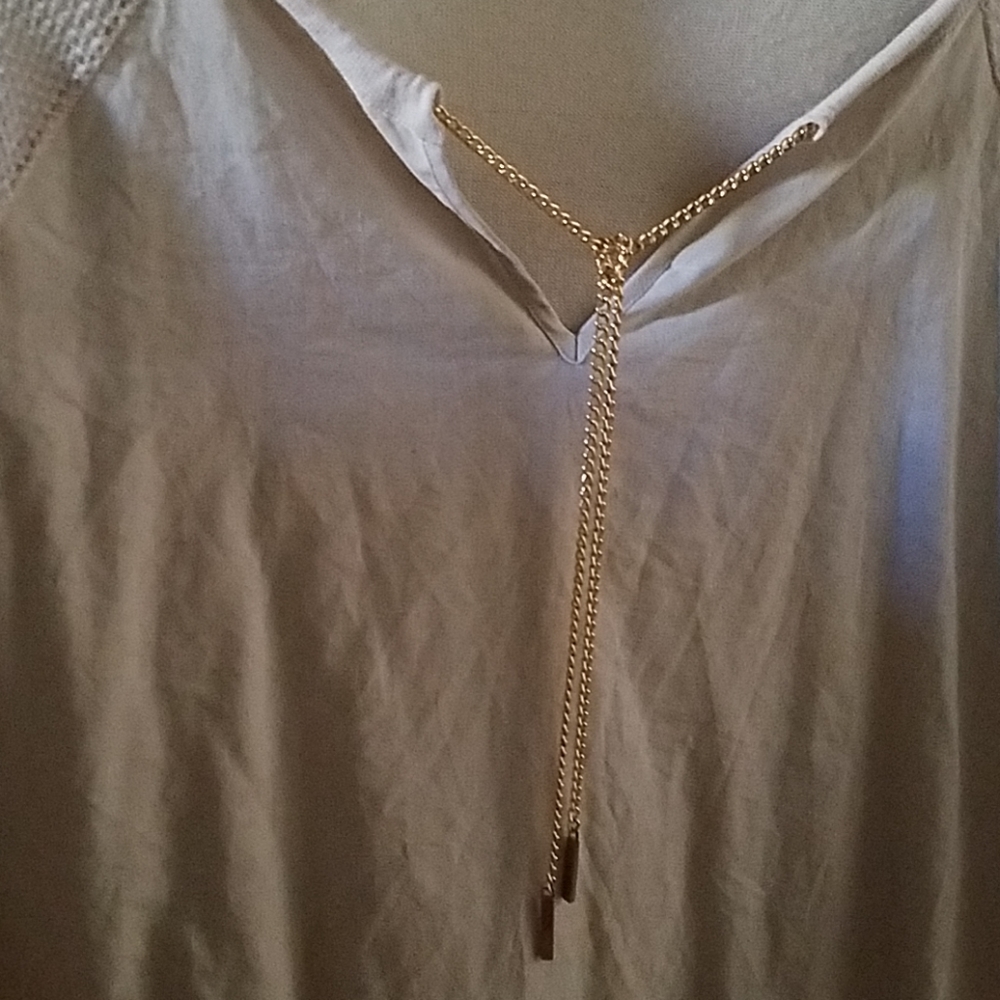 Linen top knit sleeves gold chain v-line